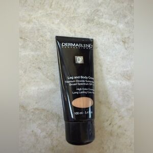 Dermablend leg and body cover in Caramel